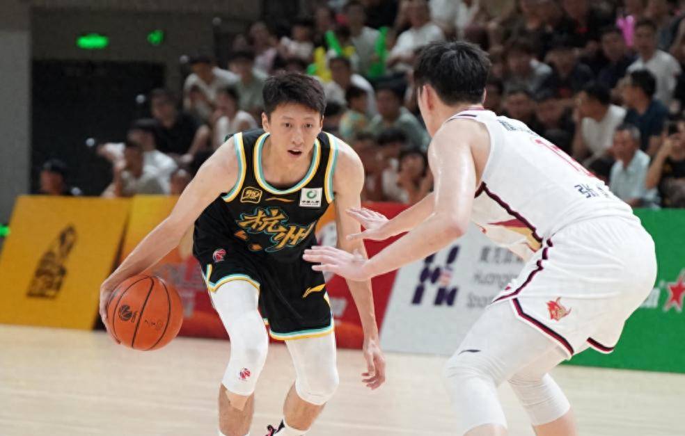 包含今晨亚冠传出新动向，皇家社会官宣签约，管理层表态——底气十足，阵容厚度经受考验的词条