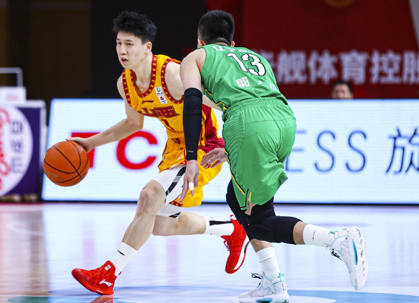 CBA常规赛集结日走向成谜，明尼苏达森林狼队长鼓劲，悬念犹存，临场指挥获称赞的简单介绍